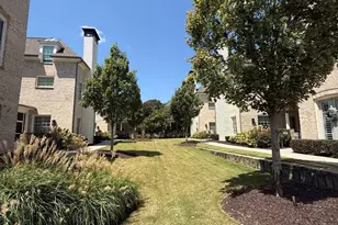 240 Clover Ct, Roswell, GA 30075 - Photo 2