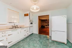 1715 Foster Pl, Macon, GA 31211 - Photo 14