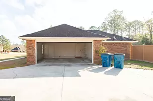 1249 Cherrywood Rd, Waycross, GA 31503 - Photo 6