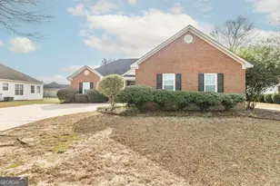 122 Knights Bridge, Warner Robins, GA 31093 - Photo 2