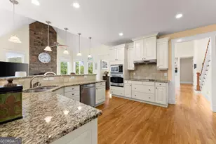 526 Orchard Dr, Clarkesville, GA 30523 - Photo 10