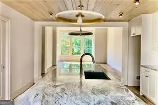 676 Hank Aaron Dr, Atlanta, GA 30315 - Photo 12