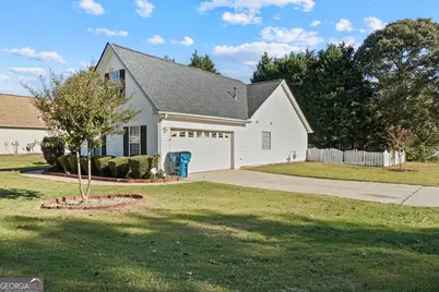 915 Harbins View Drive, Dacula, GA 30019 - Photo 4