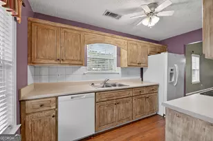 1656 Summerwoods Cir, Griffin, GA 30224 - Photo 10