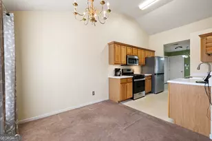 2530 Hillvale Cir, Lithonia, GA 30058 - Photo 10