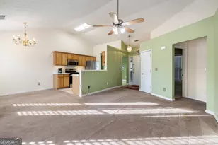 2530 Hillvale Cir, Lithonia, GA 30058 - Photo 8