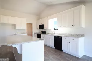 457 Tanners Bridge Cir, Bethlehem, GA 30620 - Photo 4