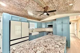 682 Lakeside Cir, Cornelia, GA 30531 - Photo 2