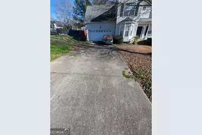 10581 Sourwood Court, Jonesboro, GA 30238 - Photo 2