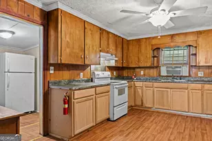 546 Fourth St, Madison, GA 30650 - Photo 12