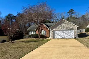 39 Canterbury Dr, Grantville, GA 30220 - Photo 2