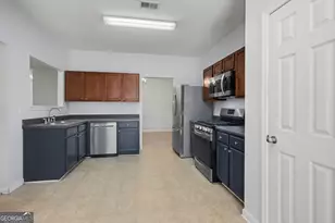 195 Southwind Ln, Newnan, GA 30265 - Photo 4