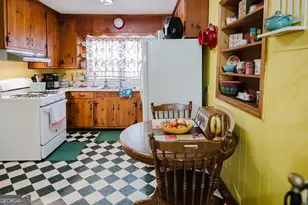 205 Matthews St, Barnesville, GA 30204 - Photo 10