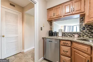 2870 Pharr Ct South NW, Atlanta, GA 30305 - Photo 8