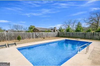 316 Meadowridge Drive, Warner Robins, GA 31093 - Photo 2