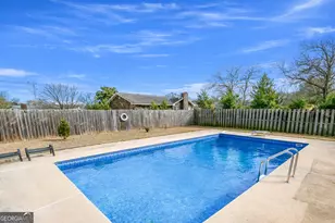 316 Meadowridge Dr, Warner Robins, GA 31093 - Photo 2