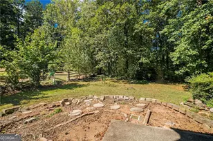 990 Chapman Ln, Stone Mountain, GA 30088 - Photo 16