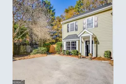 591 Saint James Walk SE, Marietta, GA 30067 - Photo 2