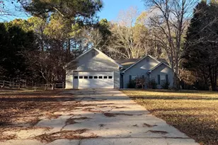 20 Golden Ct, Sharpsburg, GA 30277 - Photo 2