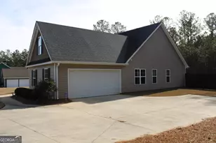 206 Cole Forest Blvd, Barnesville, GA 30204 - Photo 8