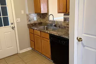 109 Green Meadow Dr, Warner Robins, GA 31088 - Photo 2