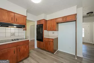 3518 Sandy Woods Ln, Stone Mountain, GA 30083 - Photo 6