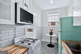 210 E State St, Savannah, GA 31401 - Photo 16