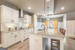 39 E Hill St, Newnan, GA 30263 - Photo 12