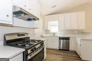 125 Waters Edge Dr, Locust Grove, GA 30248 - Photo 6