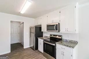 10381 Commons Crossing, Jonesboro, GA 30238 - Photo 6