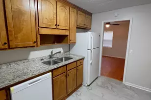 52 Sunrise Cir, Carrollton, GA 30117 - Photo 6