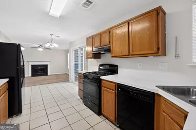 5635 Hunters Crossing Court, Lithonia, GA 30038 - Photo 20