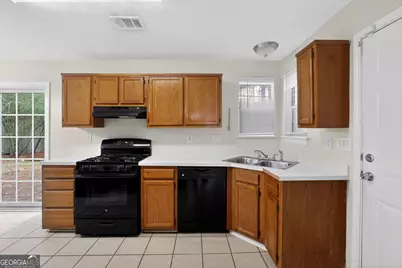 5635 Hunters Crossing Court, Lithonia, GA 30038 - Photo 18