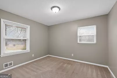 8195 Saxon Court, Jonesboro, GA 30238 - Photo 10