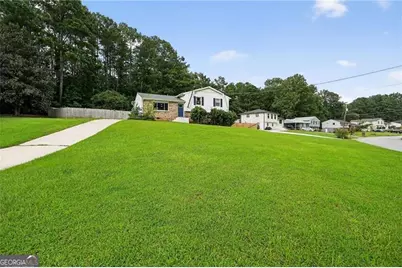 624 Village Lane Drive SW, Marietta, GA 30060 - Photo 2