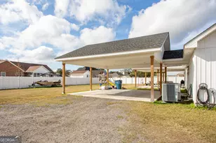 3090 Pineland Dr, Waycross, GA 31503 - Photo 4