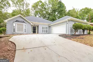 1393 Crooked Tree Cir, Stone Mountain, GA 30088 - Photo 2