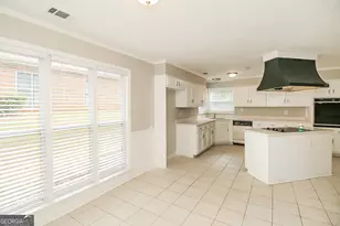 1393 Crooked Tree Cir, Stone Mountain, GA 30088 - Photo 6