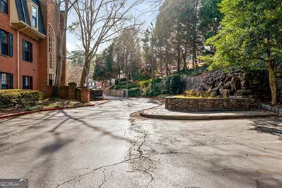 24307 Plantation Drive NE, Atlanta, GA 30324 - Photo 32