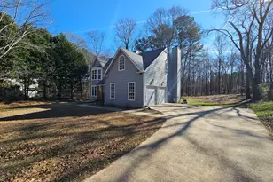 150 Park Timbers Dr, Sharpsburg, GA 30277 - Photo 2