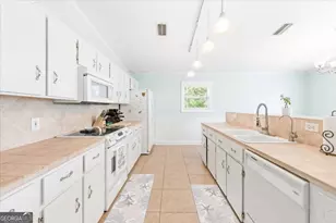 208 Paradise Marsh Cir, Brunswick, GA 31525 - Photo 10