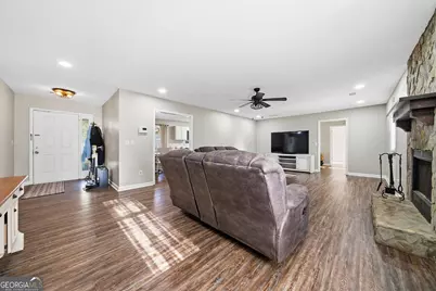 264 Aspen Lake Drive W, Newnan, GA 30263 - Photo 6