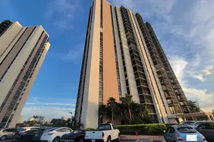 20301 W Country Club Dr, Aventura, FL 33180 - Photo 2