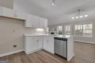 115 Park Timbers Dr, Sharpsburg, GA 30277 - Photo 16