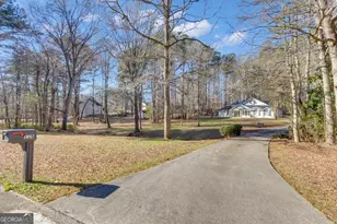 115 Park Timbers Dr, Sharpsburg, GA 30277 - Photo 2
