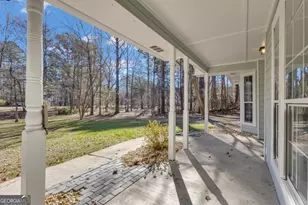 115 Park Timbers Dr, Sharpsburg, GA 30277 - Photo 6