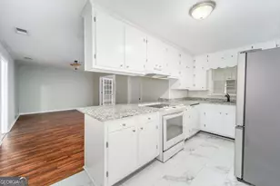 907 Euclid Ave, Waycross, GA 31501 - Photo 2