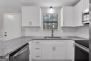 3033 Parkside Ct, Snellville, GA 30078 - Photo 2