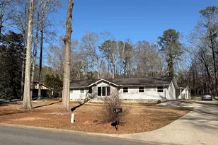 621 Golfview Dr, Peachtree City, GA 30269 - Photo 2