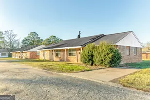 655 N Washington Ave, Talbotton, GA 31827 - Photo 1